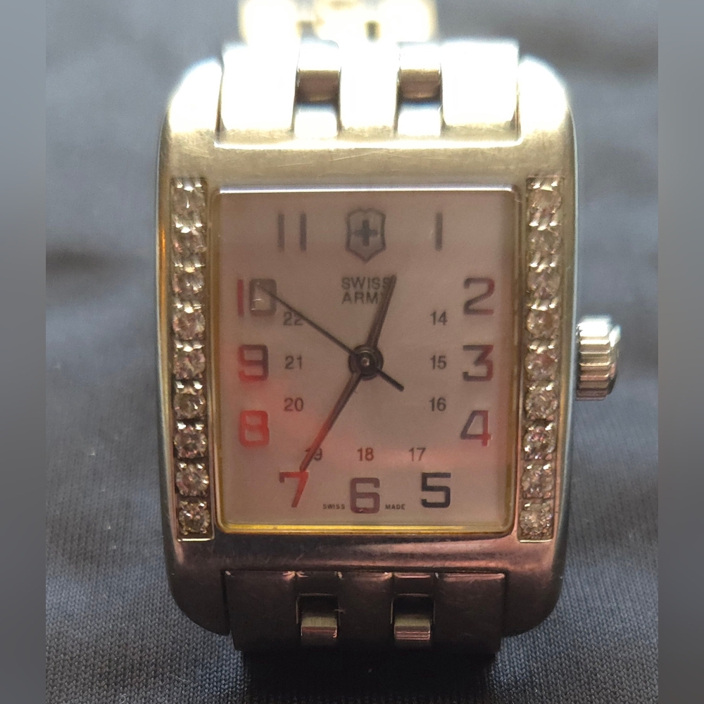 Victorinox Swiss Army Ladies wrist watch - Alliance Diamond Bezel